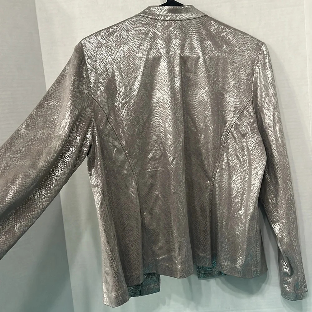 Chico’s Silver Metallic Snakeskin Print Light Jacket Chicos Size 1 - Picture 6 of 7